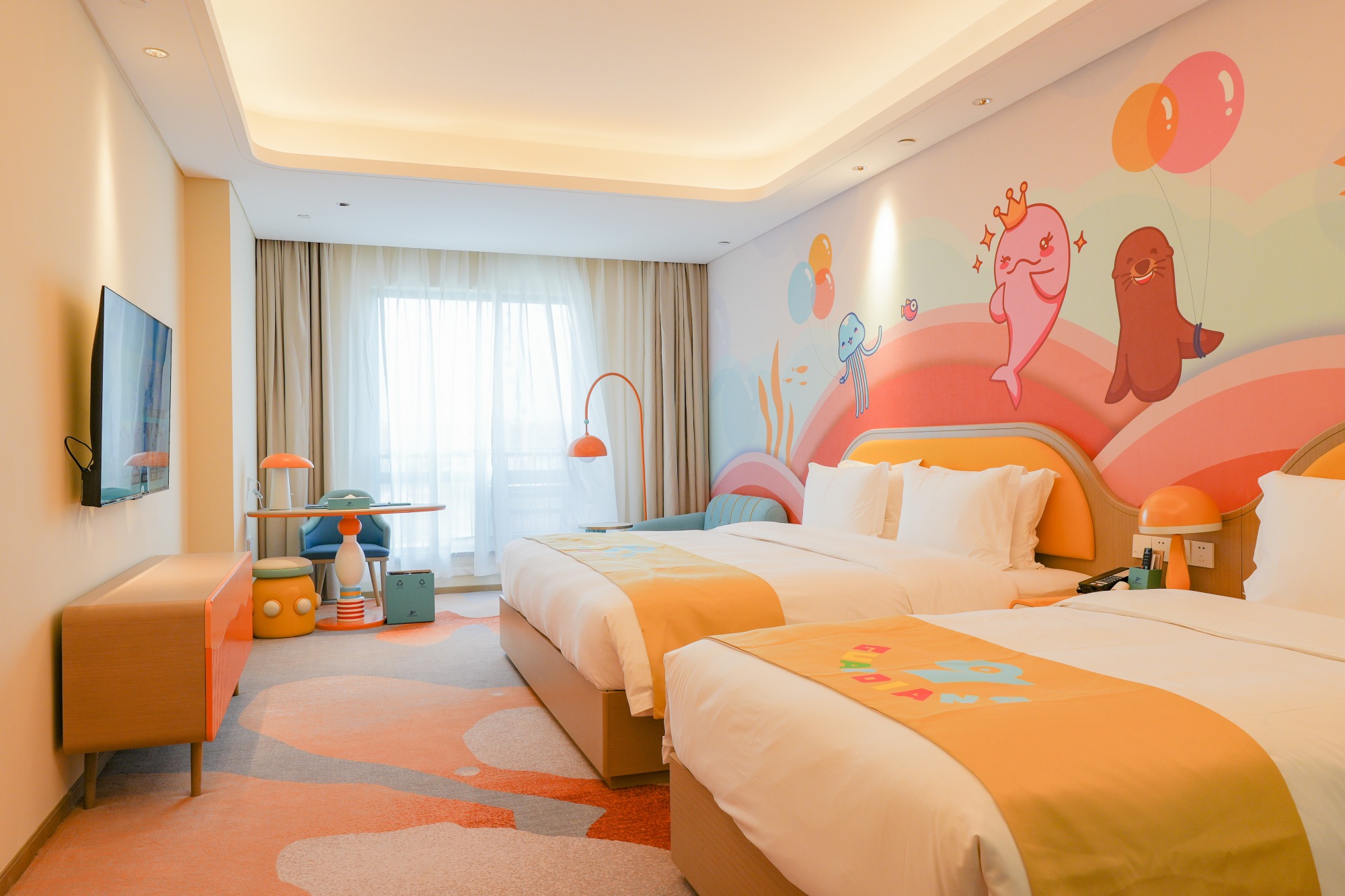 海豚家庭大床房1