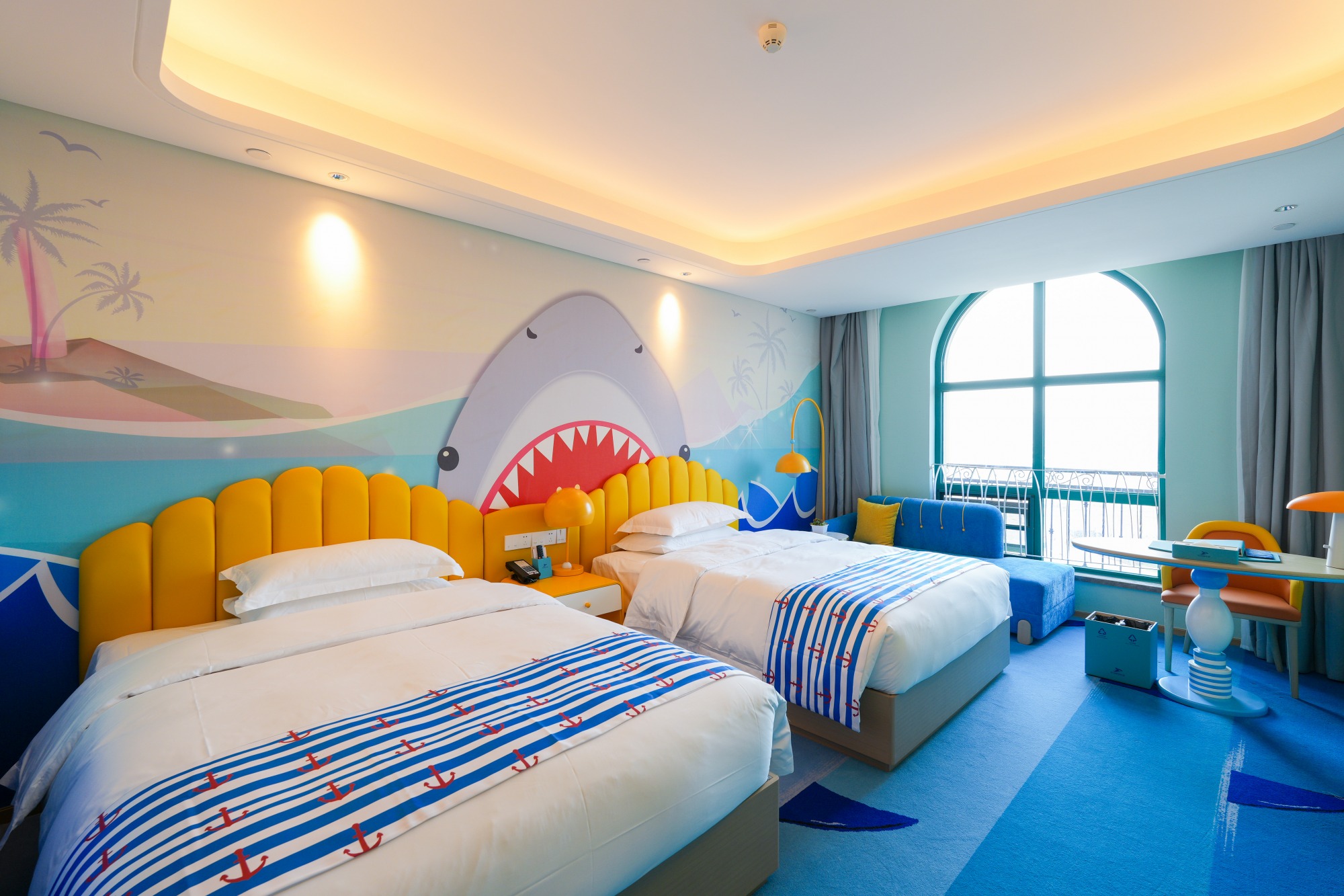 鲨鱼豪华双床房1
